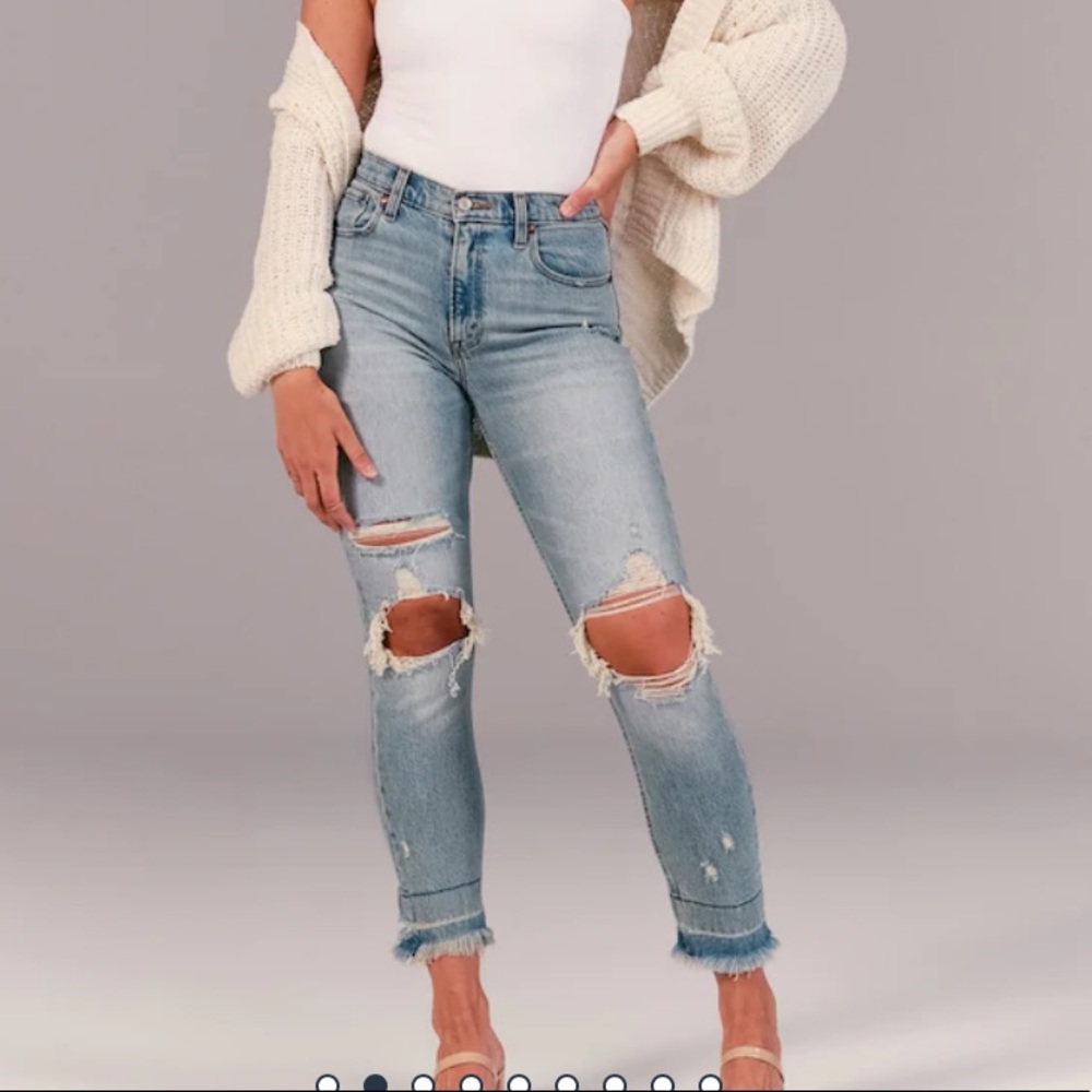 NEW High Rise Mom Jeans - 27